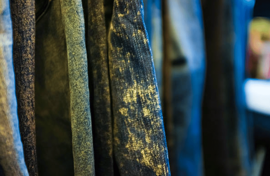 Navigating the Effects of Mould in Fashion Retail: Protection and Cleaning Techniques